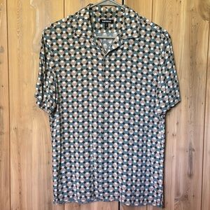 Express Men’s Geometric Pattern Short Sleeve Button Down